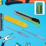 Heavy Duty Working Cutter Knife with replacement blade, 2 Screwdriver Hand Tool (4 Pc Set)