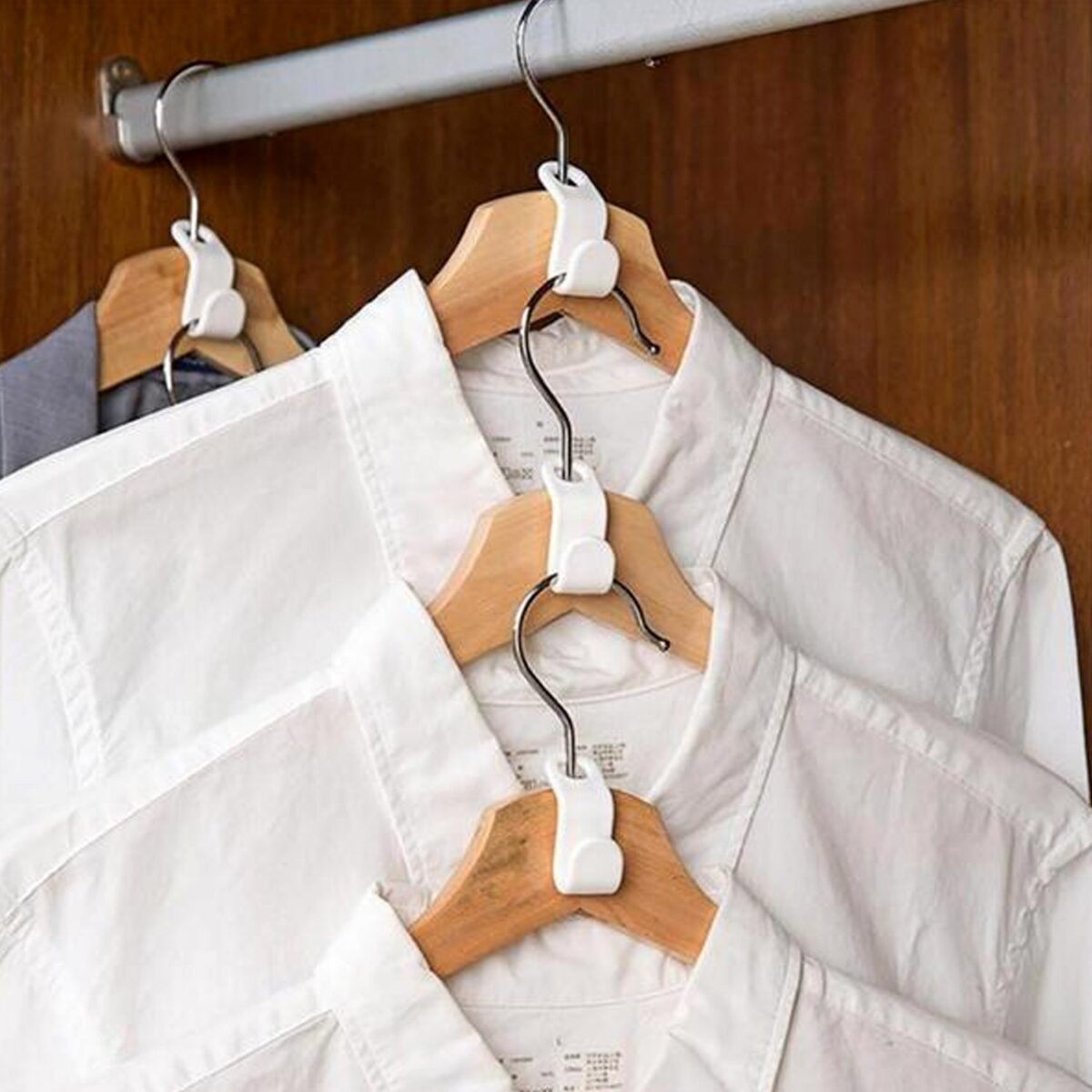 Plastic Clothes Hanger with Non-Slip Pad - Image 4