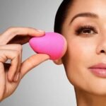 Makeup Sponge for blending liquid Foundations, Powders, and Creams (Multicolor / 1 Pc) - Image 3
