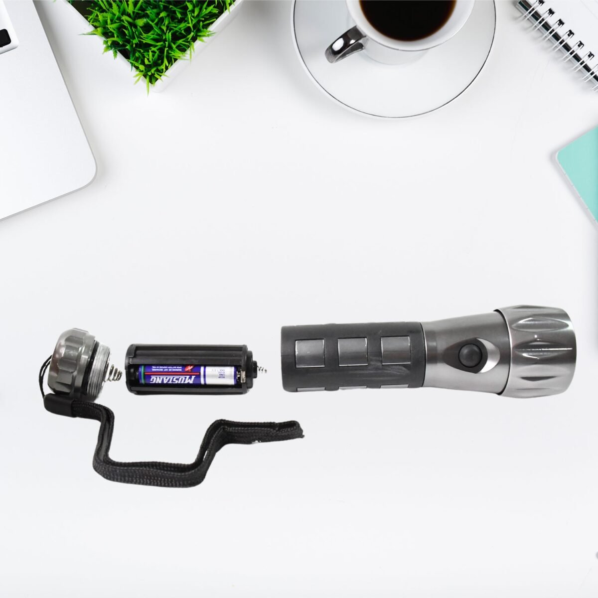 Aluminium Led/Xenon rubber grip Handtourch (3*1.5V AAA batteries / Not Included) - Image 3