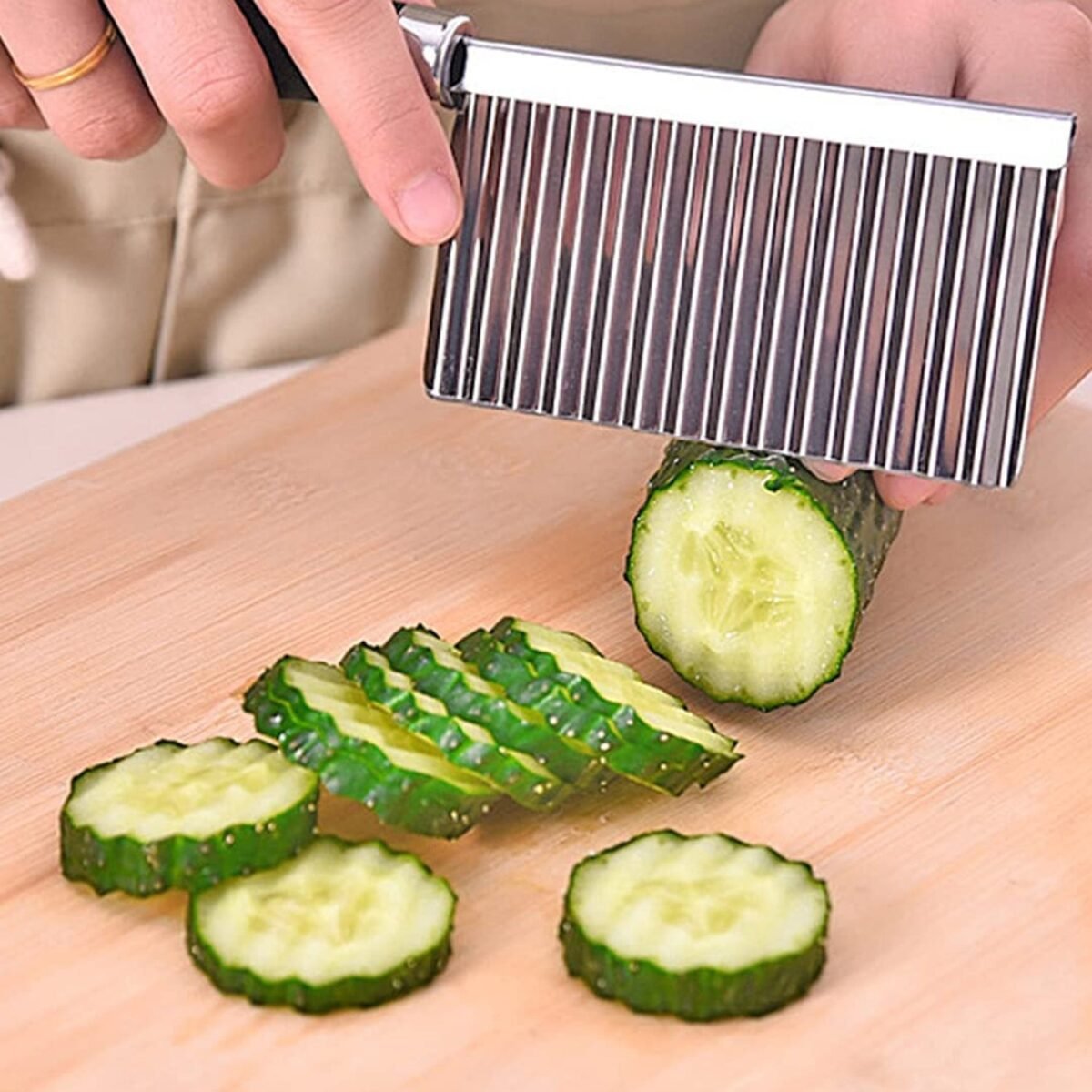 Stainless Steel Crinkle Cutter Knife for Salad and Vegetables - Image 1