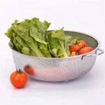 Stainless Steel Colander with Handle, Large Strainer Basket for Kitchen (25.5 cm) - Image 2