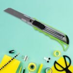 Heavy Duty Working Cutter Knife with replacement blade, 2 Screwdriver Hand Tool (4 Pc Set) - Image 6