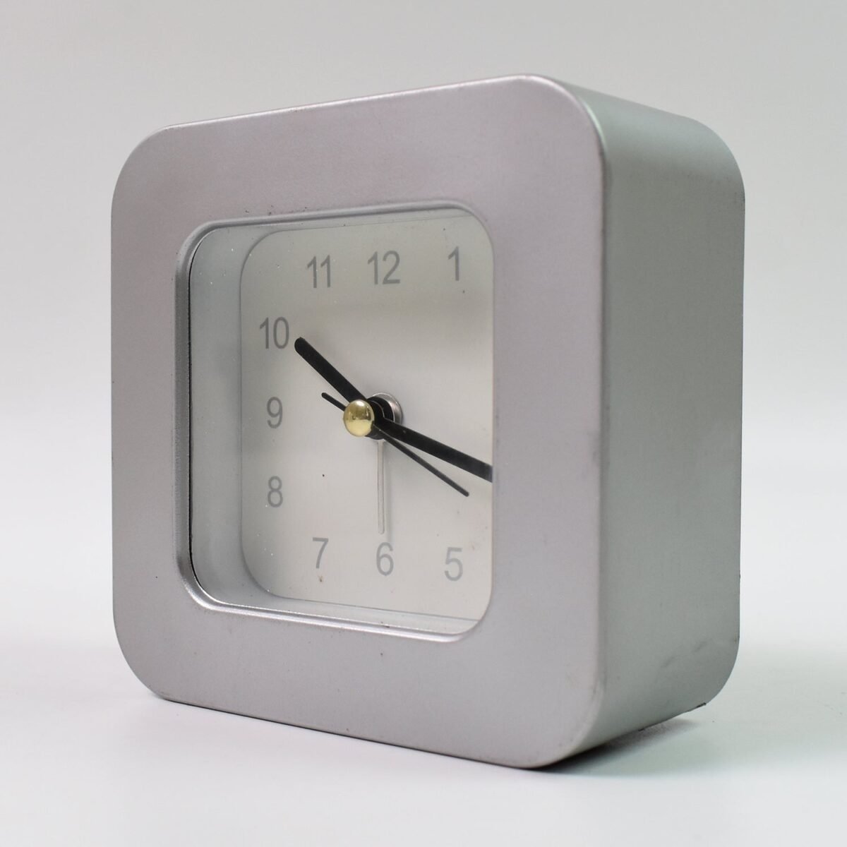 Stylish Alarm Clock – Designed for Everyday Reliability (1 Pc) - Image 3