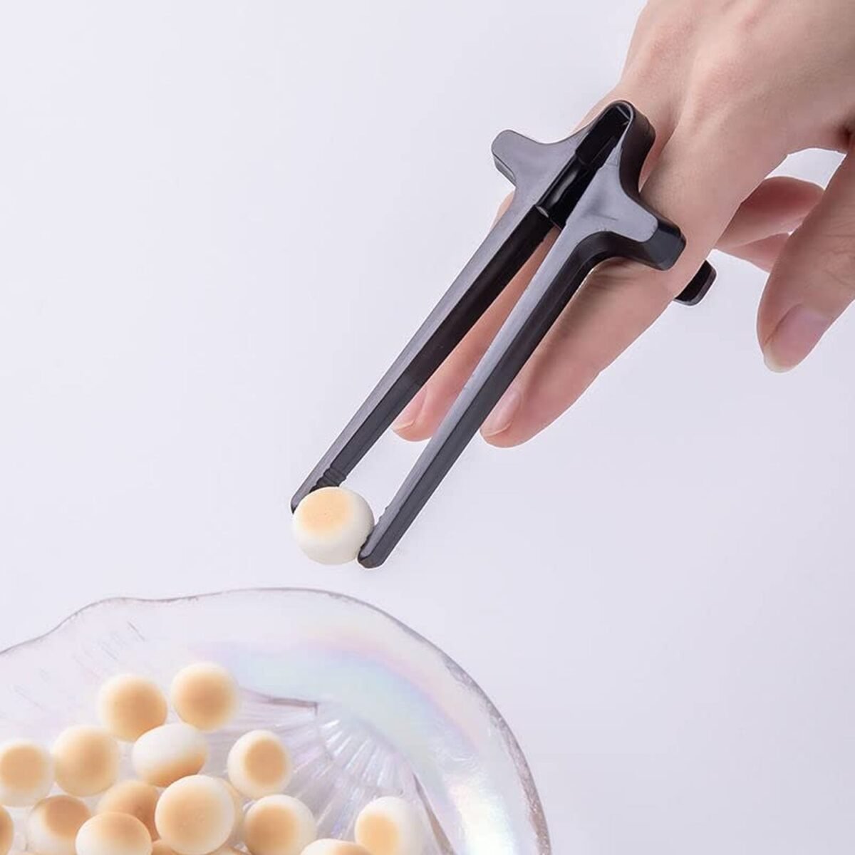 Plastic Finger Chopsticks for Gamers, Snack Clips (1 Pc) - Image 3