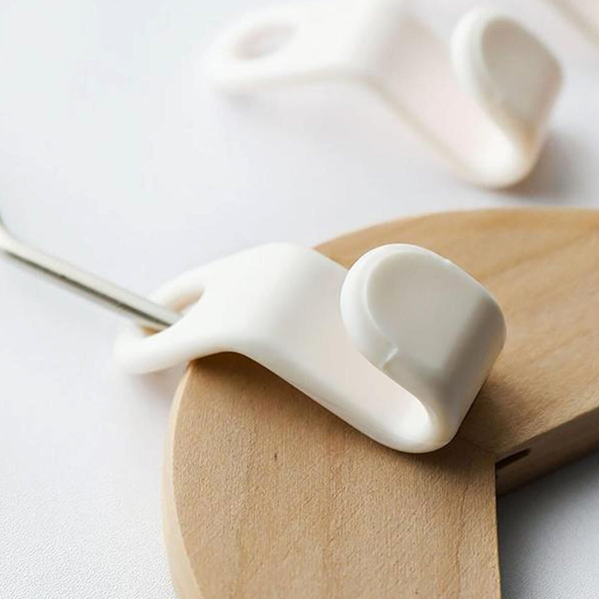 Plastic Clothes Hanger with Non-Slip Pad - Image 8