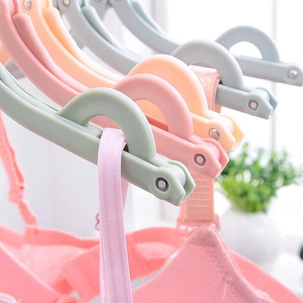 10 Pcs Portable Folding Clothes Hanger Creative Travel Easy to Carry Clothes Hanger for Adults and Children - Image 3