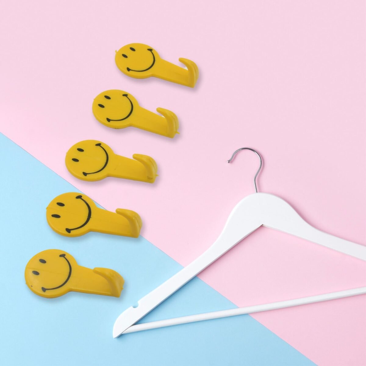 5 PC ADHESIVE HOOK FOR HOLDING STUFFS,KEY AND OTHER ITEMS - Image 1