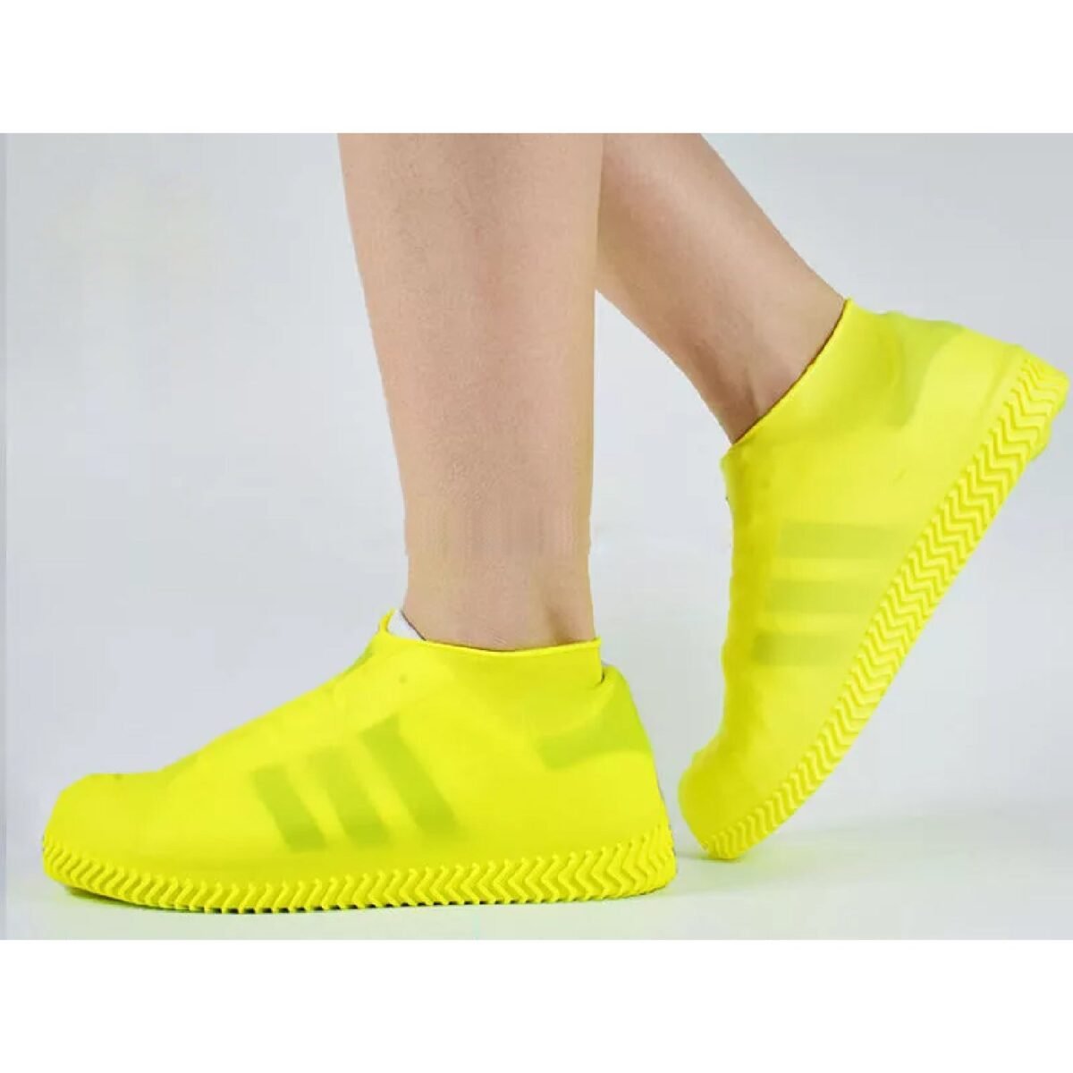 NON-SLIP SILICONE RAIN REUSABLE ANTI SKID WATERPROOF FORDABLE BOOT SHOE COVER (MEDIUM/ Mix Color) - Image 5