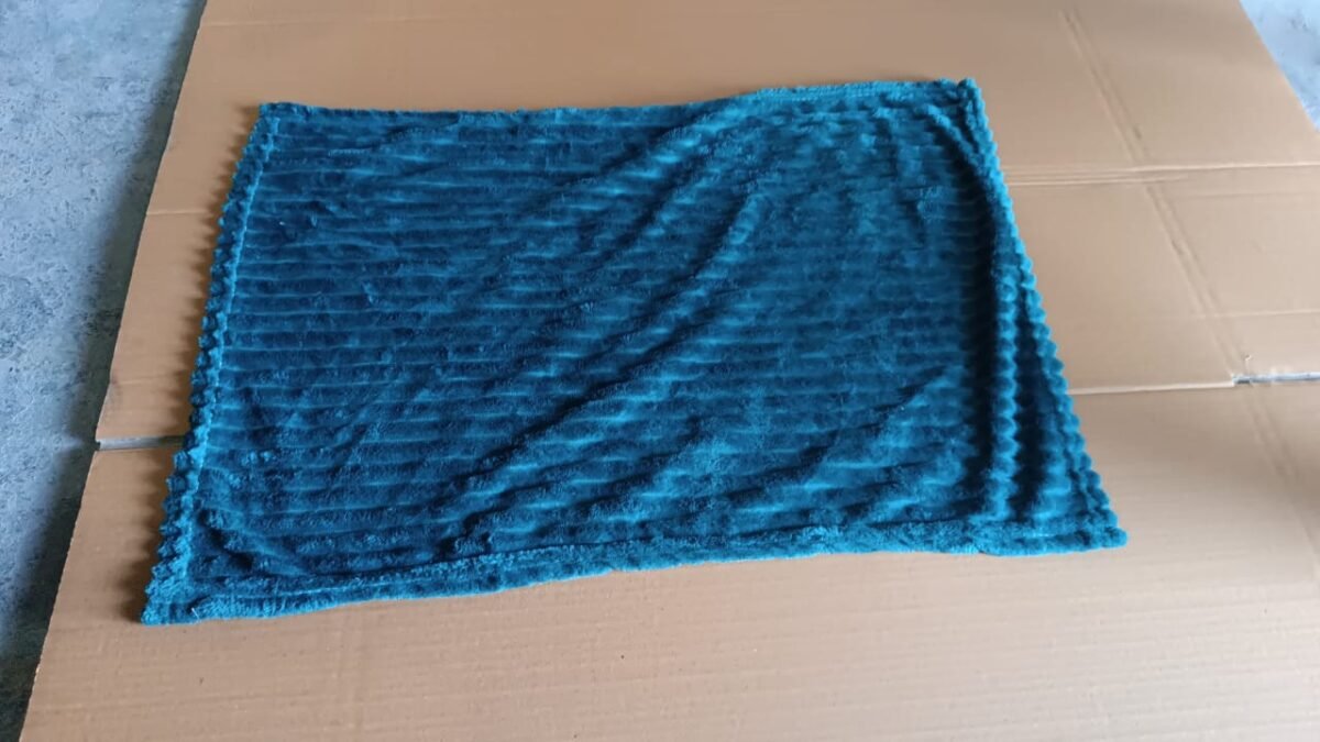 Pet Soft Cat Dog Blanket / Towel, Warm Sleep Mat (70×50 Cm / 1 Pc / Mix Color & Design) - Image 7