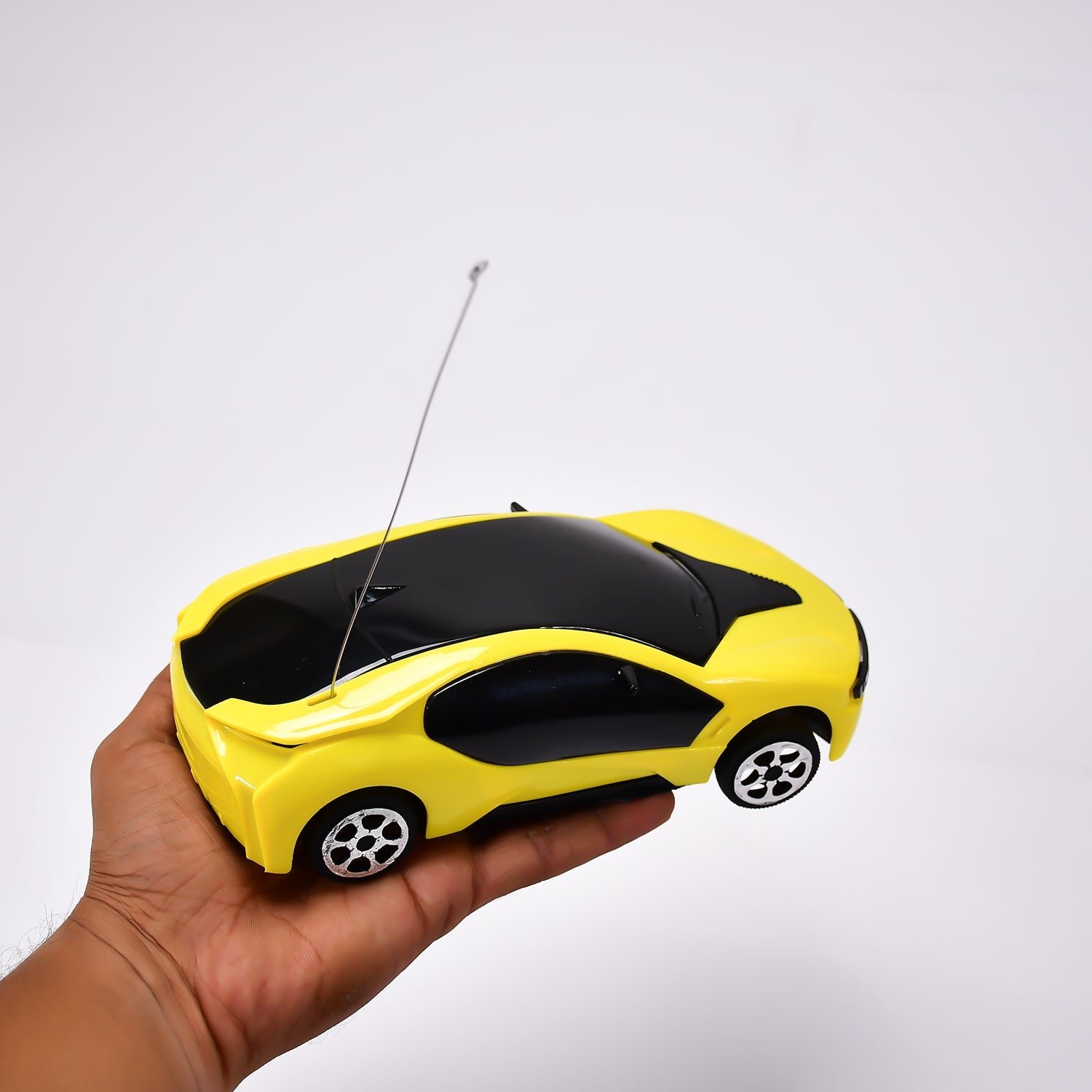 5image_4eb56560-ab60-4e6b-a2c9-1b2c043532e3.jpg Racing Fast Steering Remote Control Modern Attractive CAR for Kids - Image 1