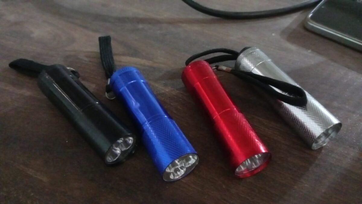 Portable Mini Torch, Super-Bright Mini 3 LED Bulb Pocket Torches - Small Keyring Torch Flashlight for Camping, Hiking, DIY, Travelling, Outdoors and More 3 Battery operated (Battery not included / 1 pc / Mix Color ) - Image 8