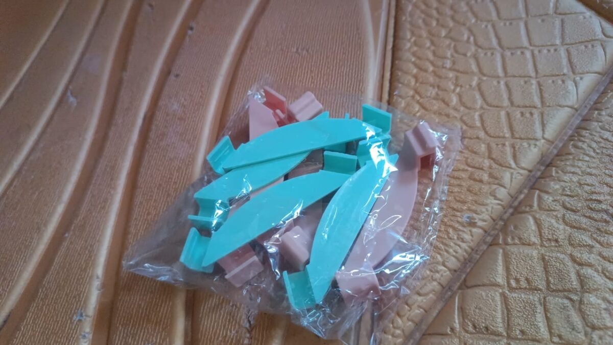 Plastic Stackable Wardrobe Organizer Clips, Core Wardrobe Box Support (8 Pcs Set) - Image 7