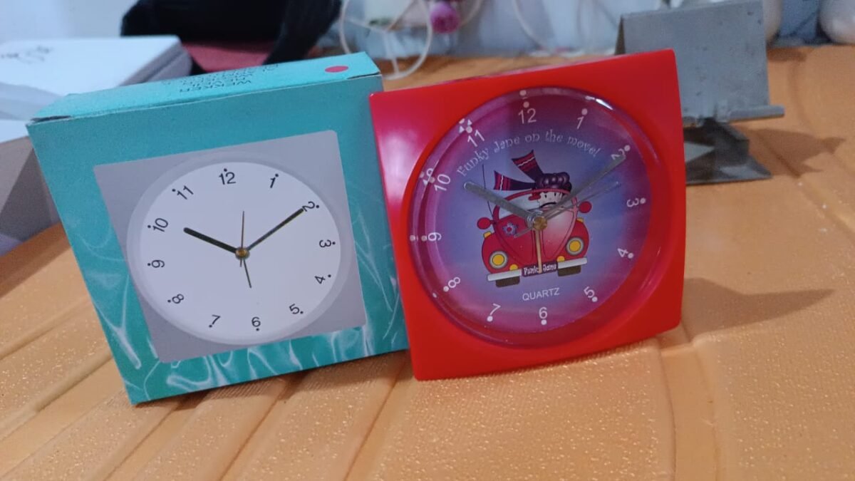 Classic Desktop Alarm Clock – Simple, Reliable, and Stylish (1 Pc / Mix Color) - Image 7