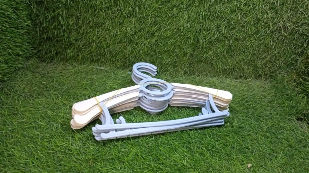 Large Adjustable Plastic Dress Hangers – Space-Saving & Lightweight (5 Pc) - Image 6