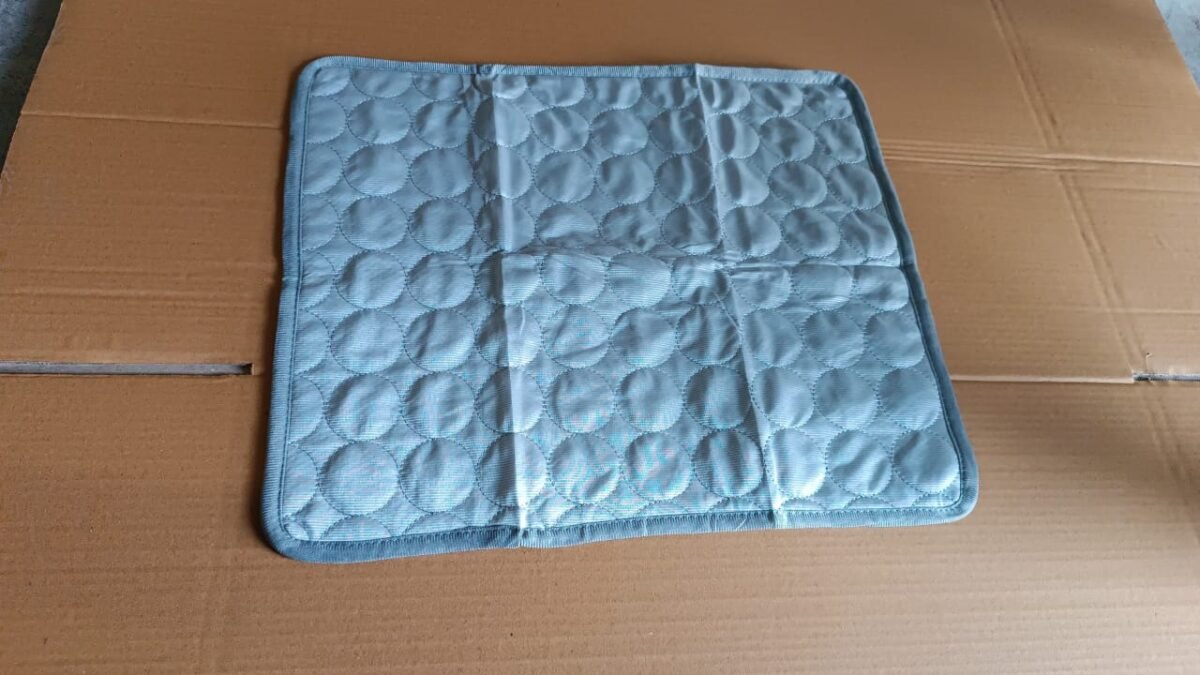 Big Pet Soft Blanket / Towel, Warm Sleep Mat (1 Pc / Mix Color & Design & Size) - Image 13