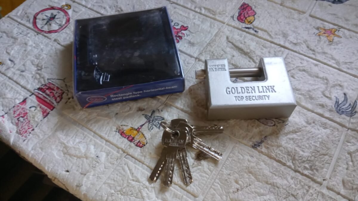 94mm Stainless Steel Padlock: Rectangular, Hardened Steel, 5 Keys - Image 7