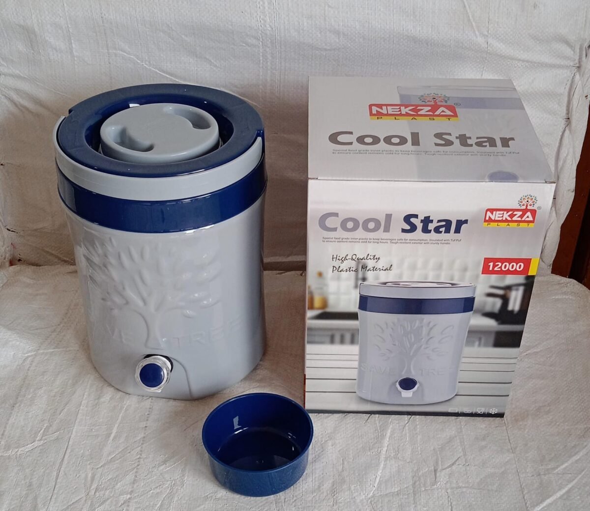 Insulated Water Jug with Tap (12000ml): Leakproof, Travel Cooler - Image 9